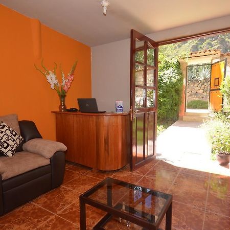 Munay Punku Ollantaytambo Bagian luar foto
