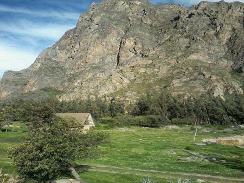 Munay Punku Ollantaytambo Bagian luar foto