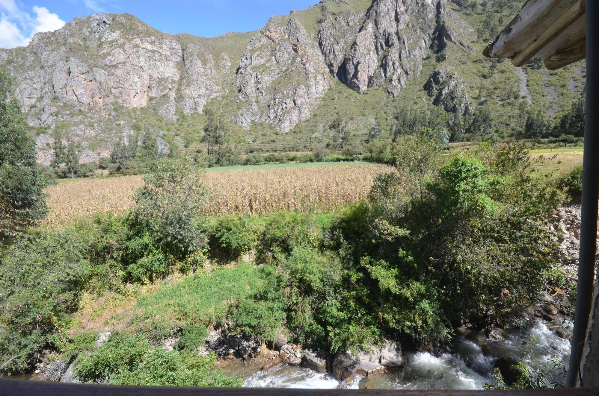 Munay Punku Ollantaytambo Bagian luar foto