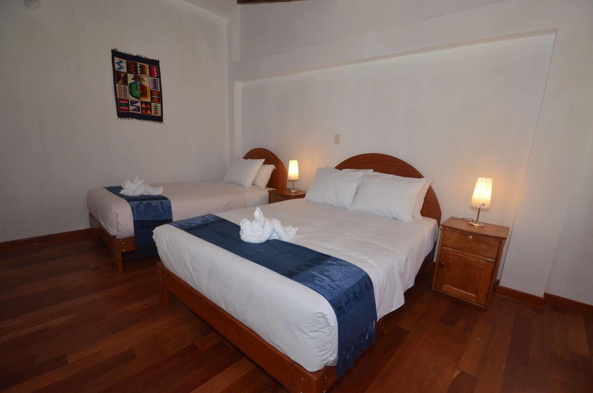 Munay Punku Ollantaytambo Bagian luar foto