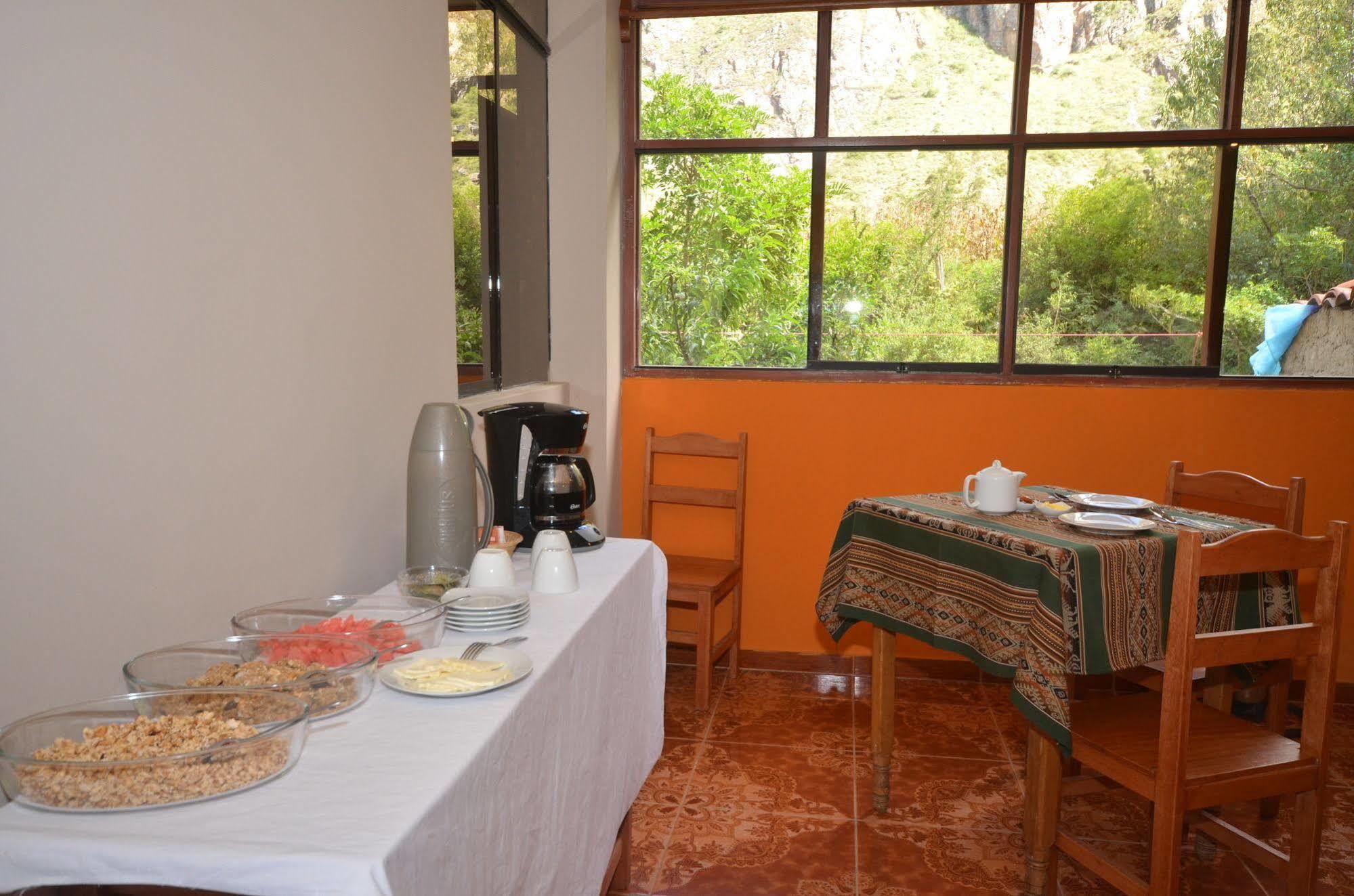 Munay Punku Ollantaytambo Bagian luar foto